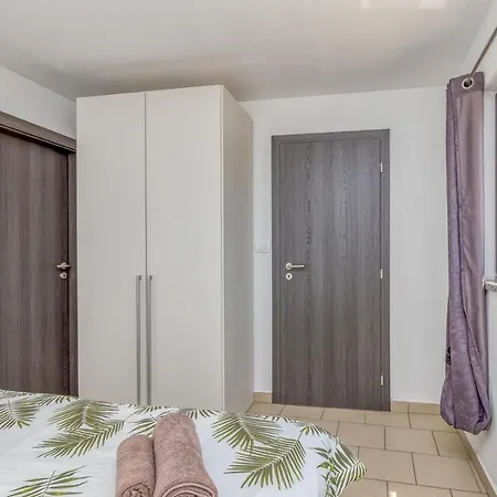 Holiday home House Karbonaca With Private Pool Jursici