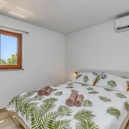 House Karbonaca With Private Pool * Jursici