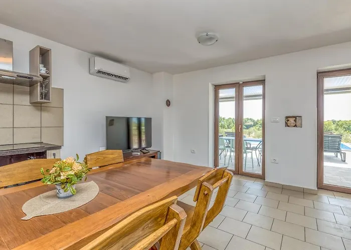 House Karbonaca With Private Pool Juršići