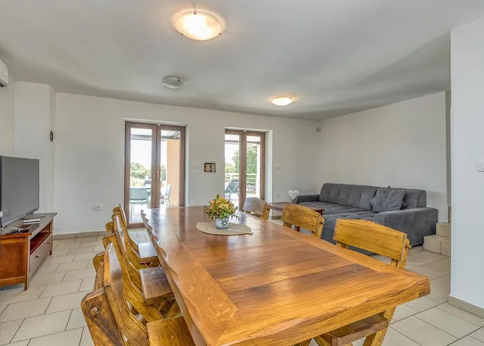 Vakantiehuis House Karbonaca With Private Pool Juršići